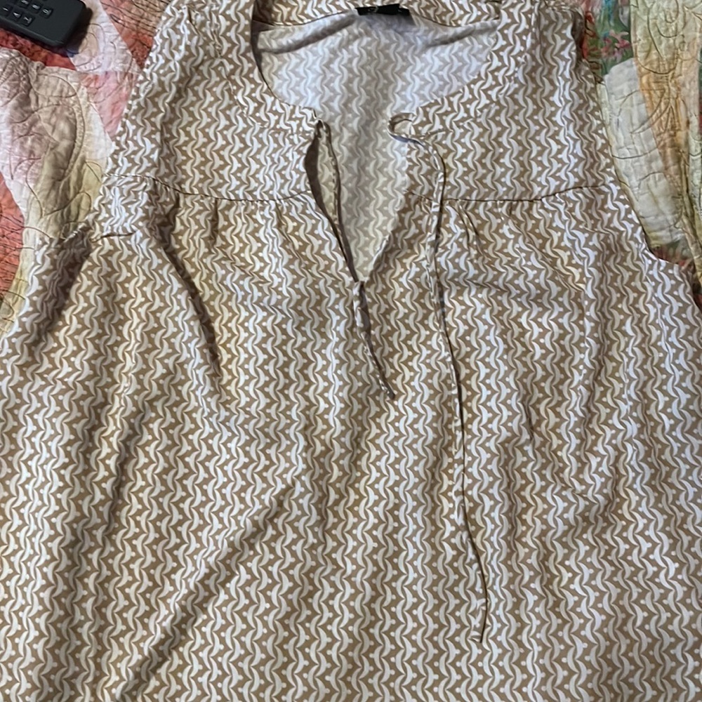 Ann Taylor cute sleeveless top